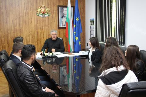 Гимназия "Васил Левски" посетиха Община Исперих