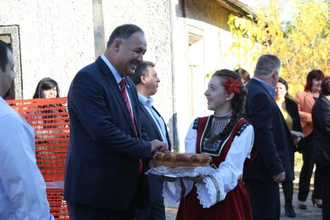 С хляб и сол