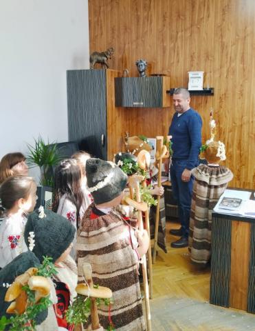 Коледари в администрацията
