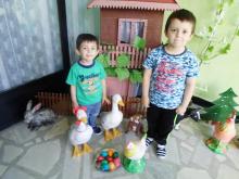 Easter bazaar - painting Easter eggs